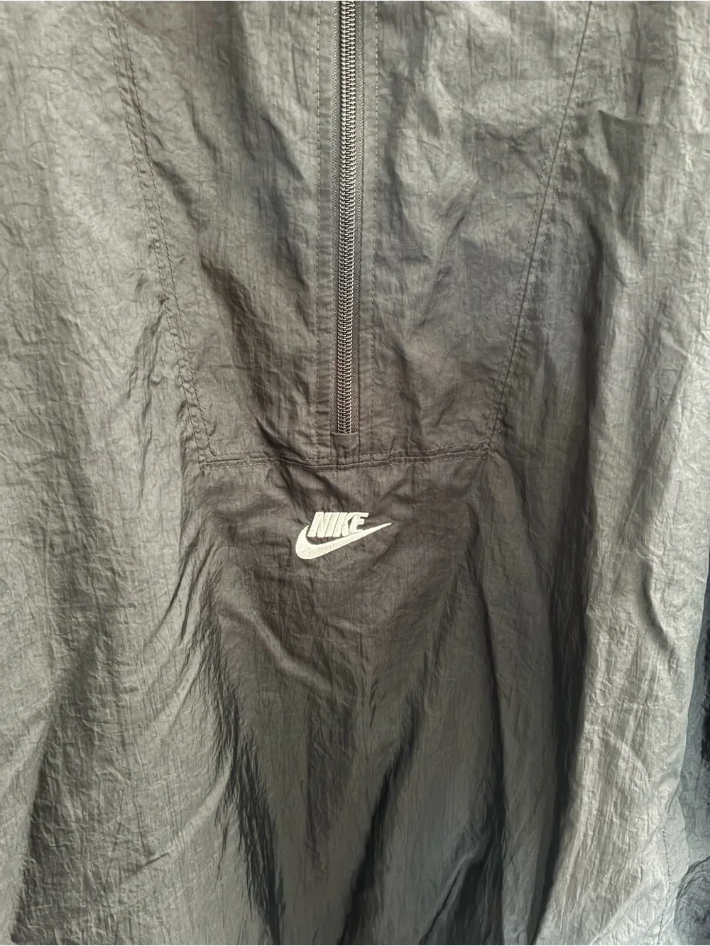 Nike vintage Black Windbreaker with Gray Panel Accents